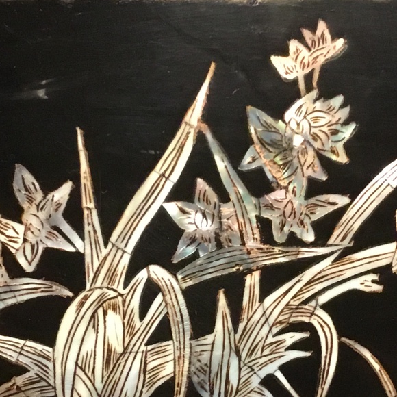 Vintage Asian Mother of Pearl Inlay Lacquered Serving Tray 15” x 10” x 2” - Picture 5 of 10